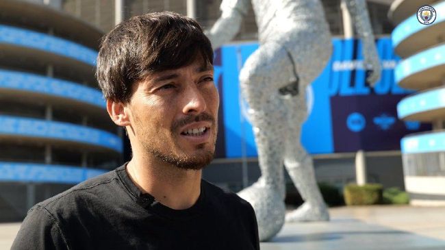 年轻的少妇中文